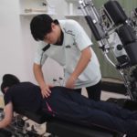 骨盤矯正で追いつかない身体のゆがみには全身矯正を行います！！